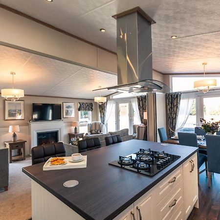 Sutton Lodge With Hot Tub York Exterior foto