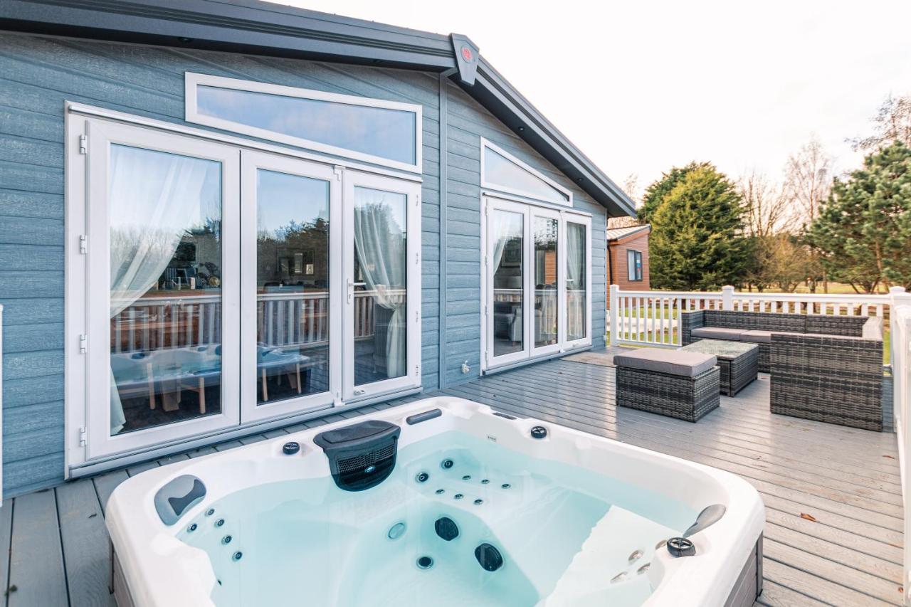 Sutton Lodge With Hot Tub York Exterior foto