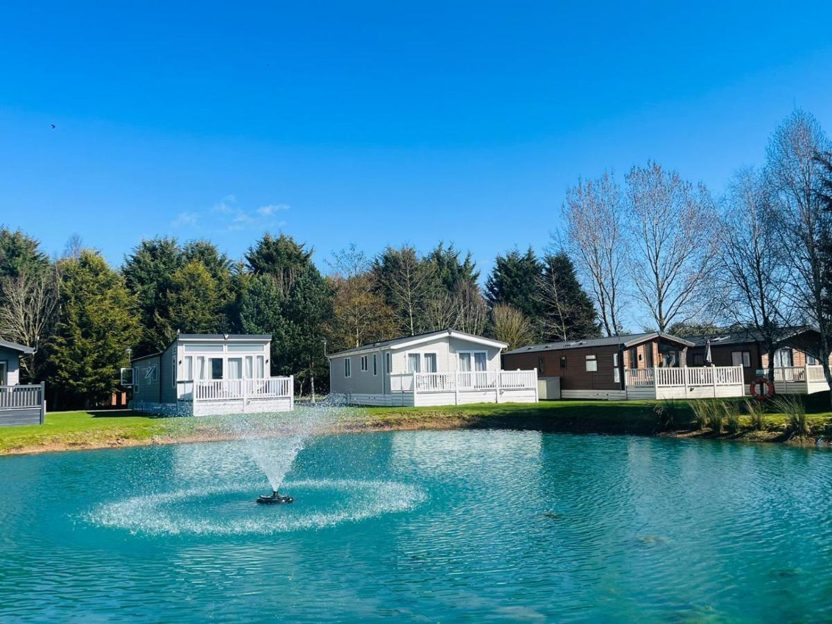 Sutton Lodge With Hot Tub York Exterior foto